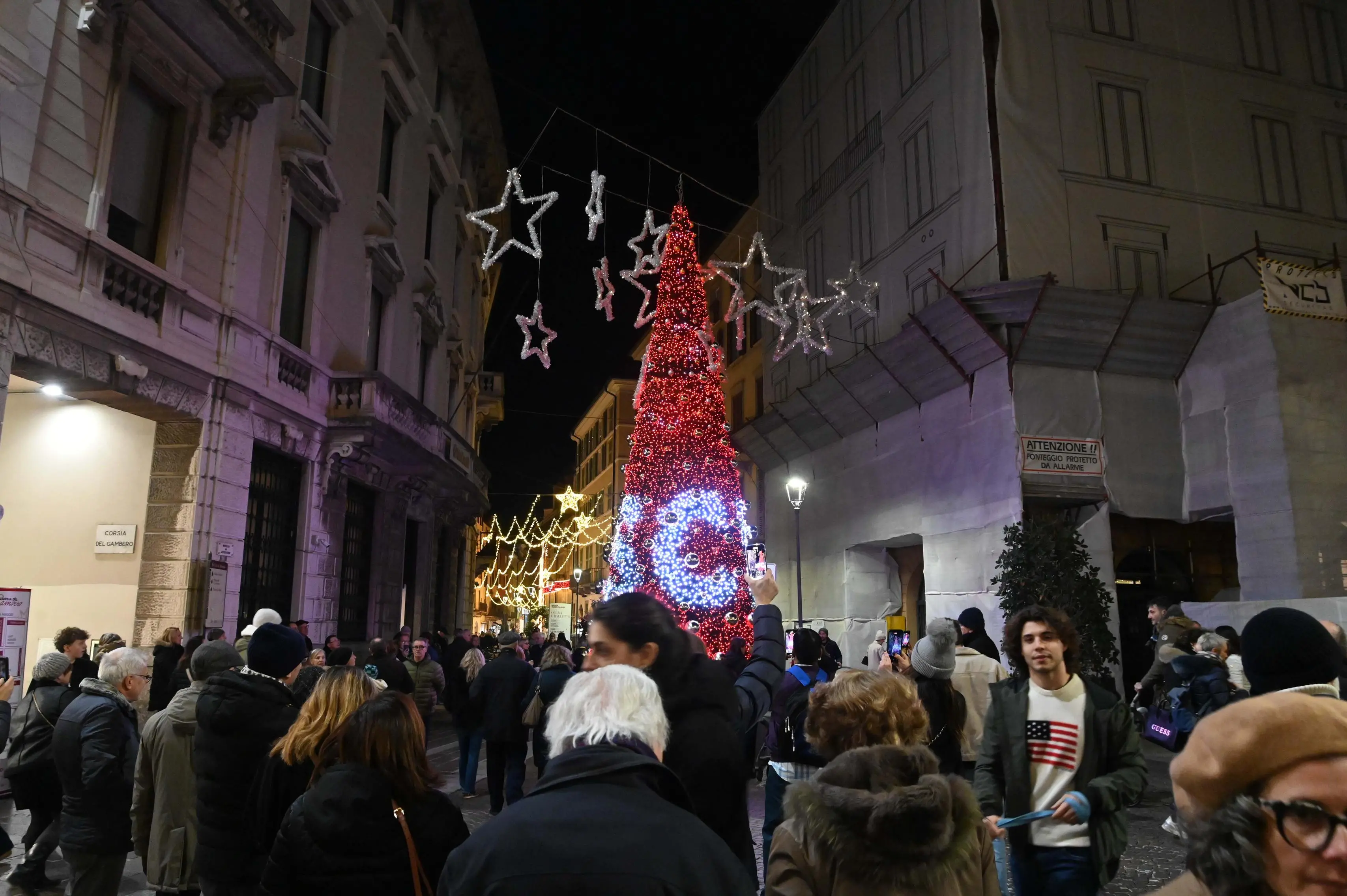 CRONACA  BRESCIA GENTE IN CENTRO REDAZIONE CRONACA 08-12-2025 GABRIELE STRADA NEW EDEN GROUP                             