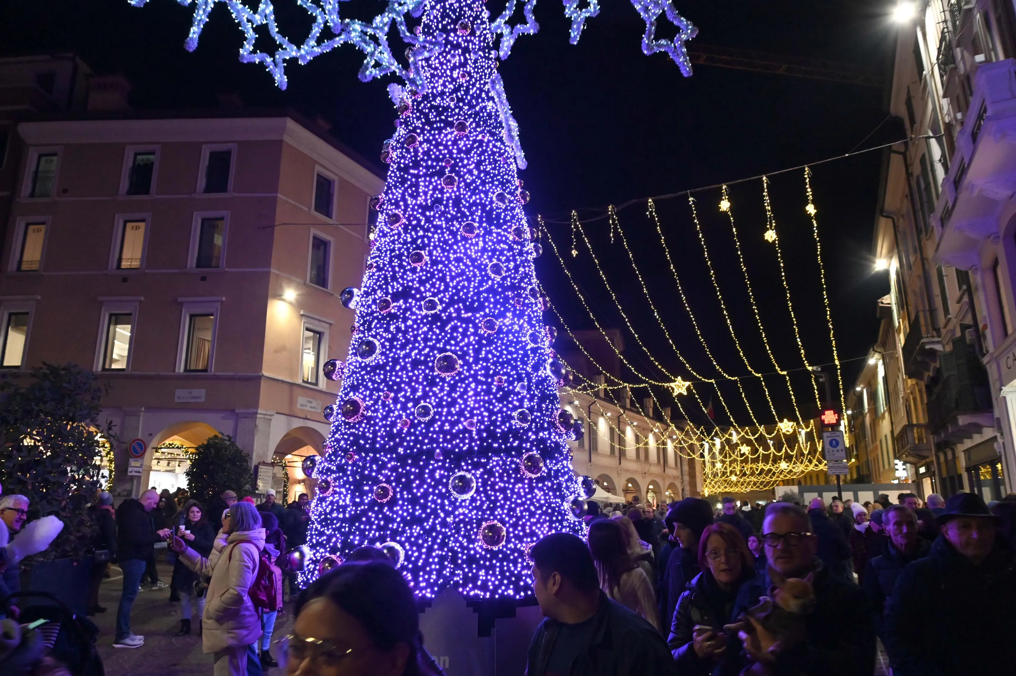 CRONACA  BRESCIA GENTE IN CENTRO REDAZIONE CRONACA 08-12-2025 GABRIELE STRADA NEW EDEN GROUP                             