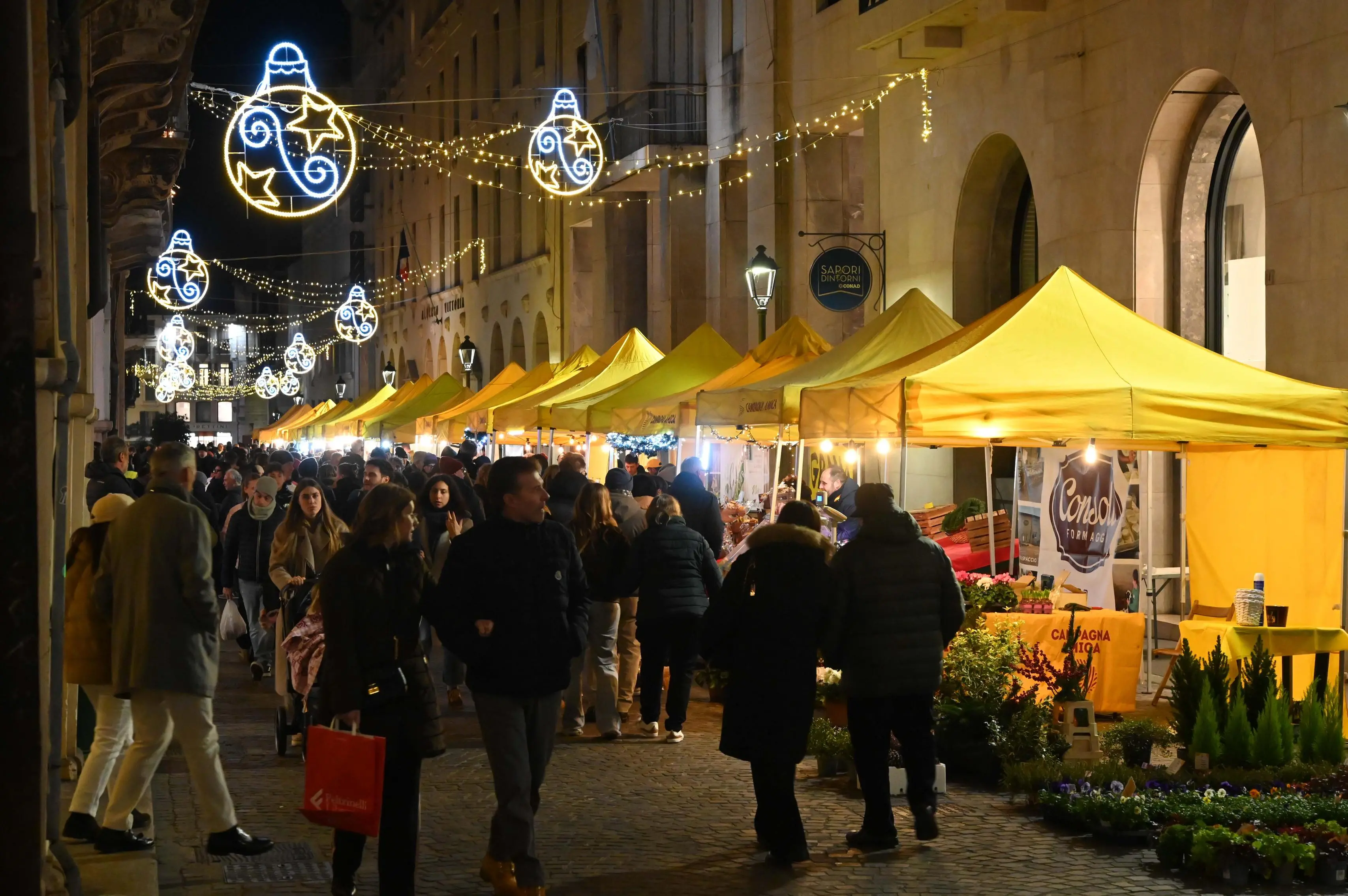 CRONACA  BRESCIA GENTE IN CENTRO REDAZIONE CRONACA 08-12-2025 GABRIELE STRADA NEW EDEN GROUP                             