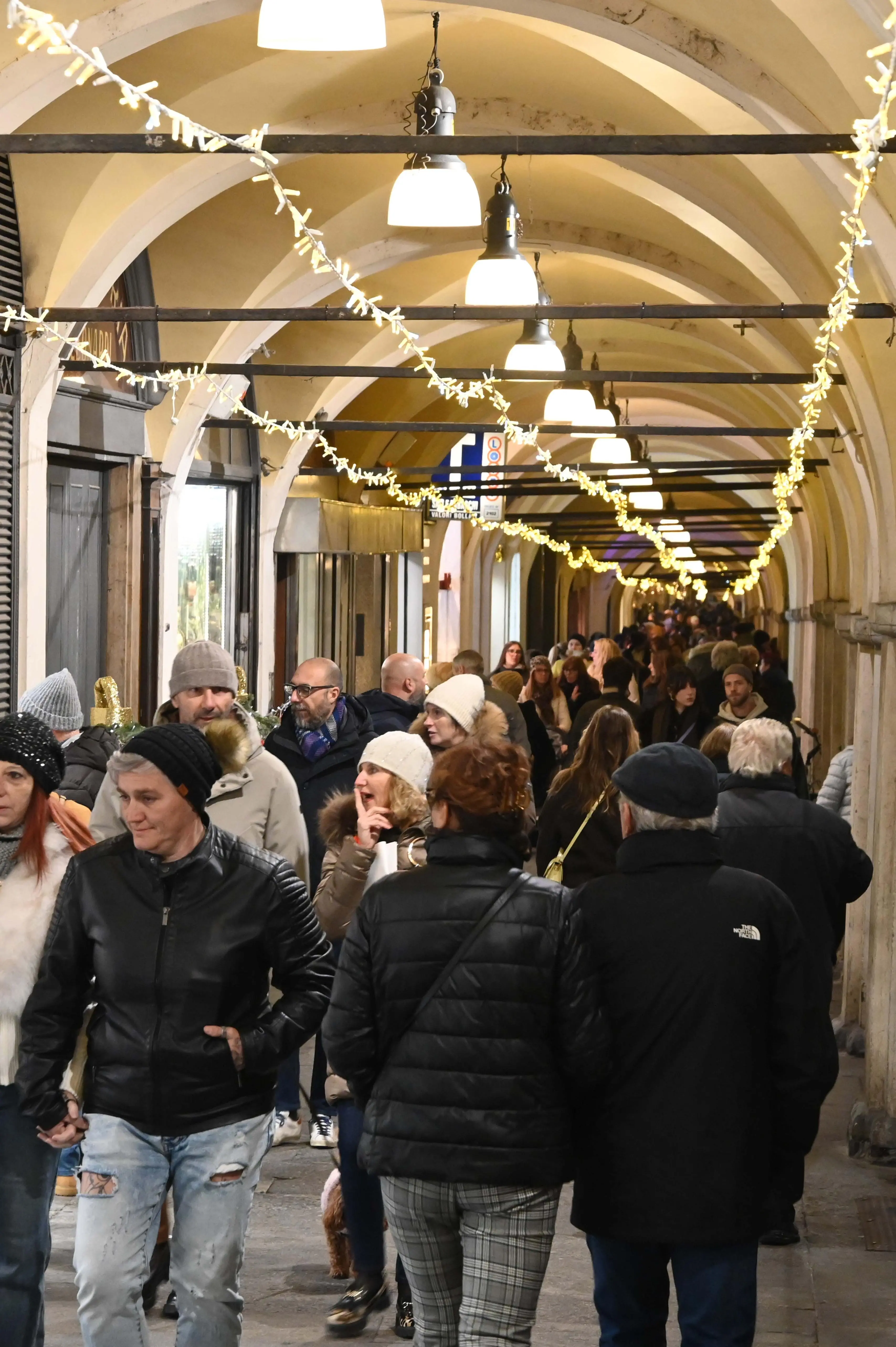 CRONACA  BRESCIA GENTE IN CENTRO REDAZIONE CRONACA 08-12-2025 GABRIELE STRADA NEW EDEN GROUP                             
