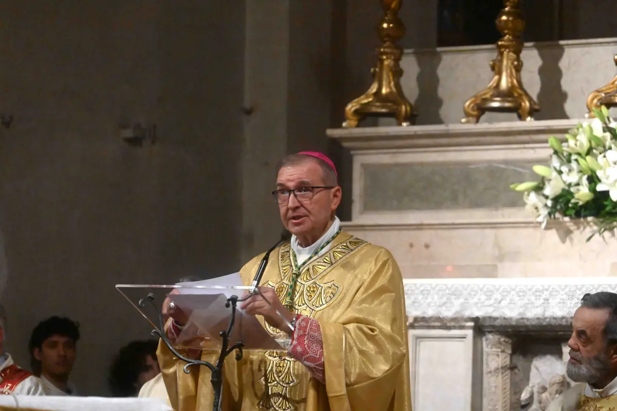 La cerimonia ceri e rose nella chiesa di San Francesco