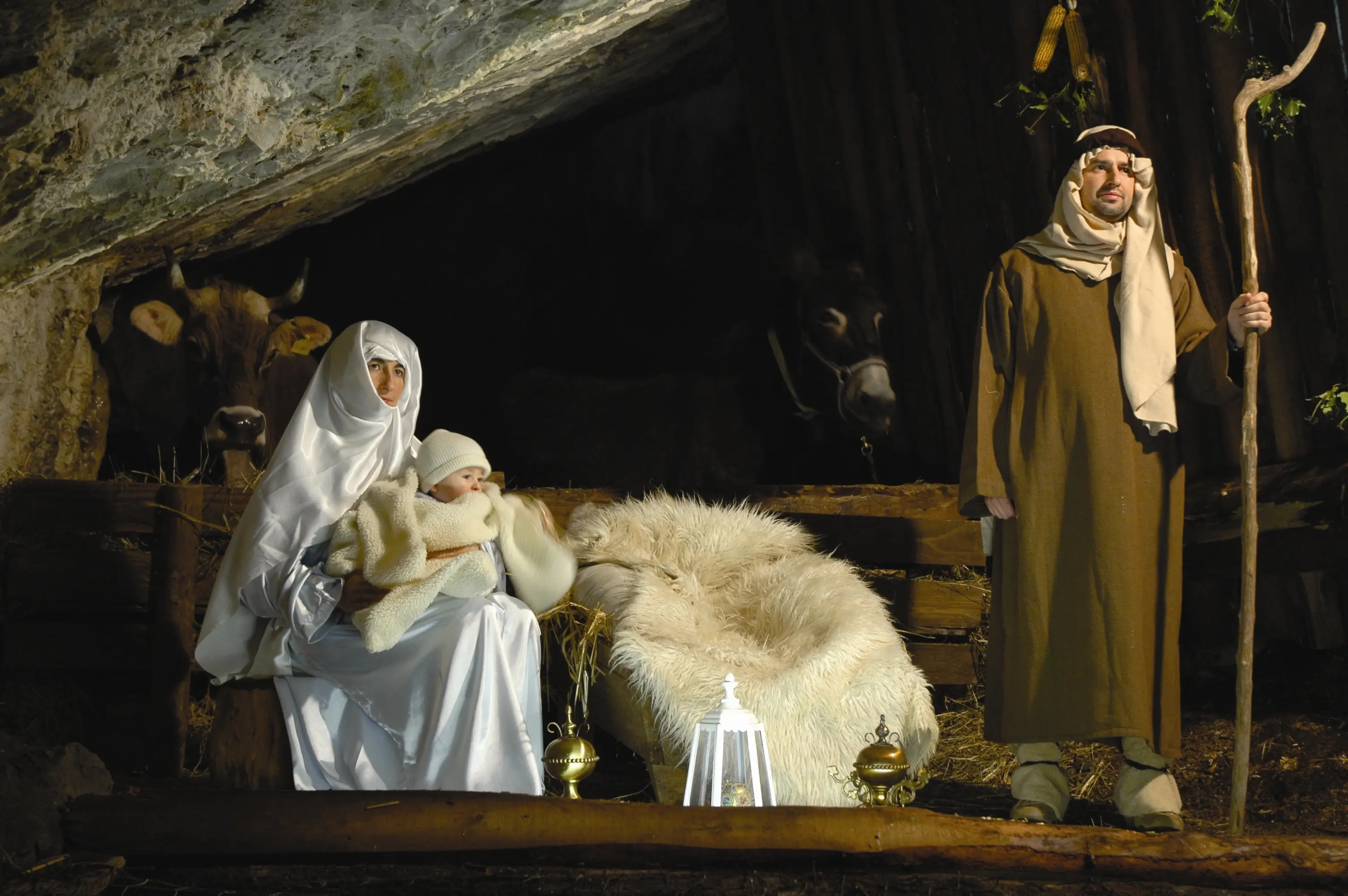 Nella capanna. Maria con il bambino