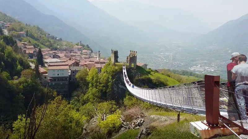 Tra le opere finanziate il ponte tibetano