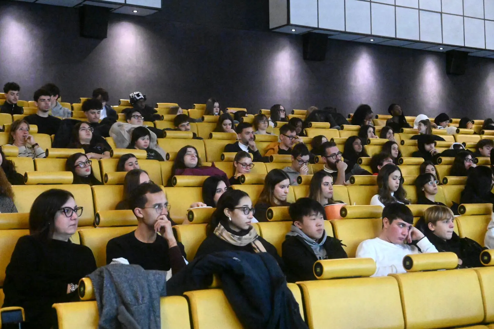 Studenti al cinema Oz per l'incontro sui diritti umani