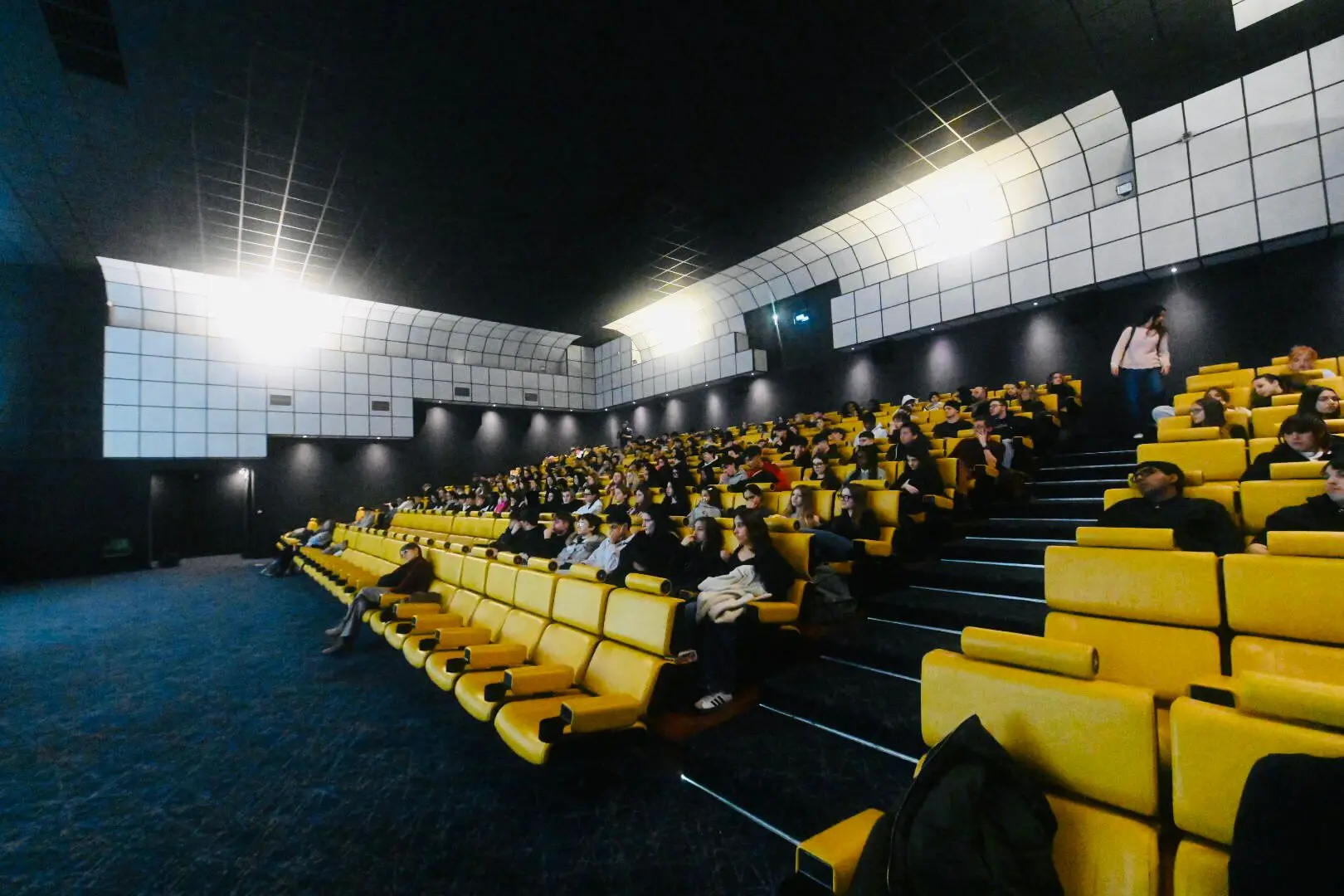 Studenti al cinema Oz per l'incontro sui diritti umani