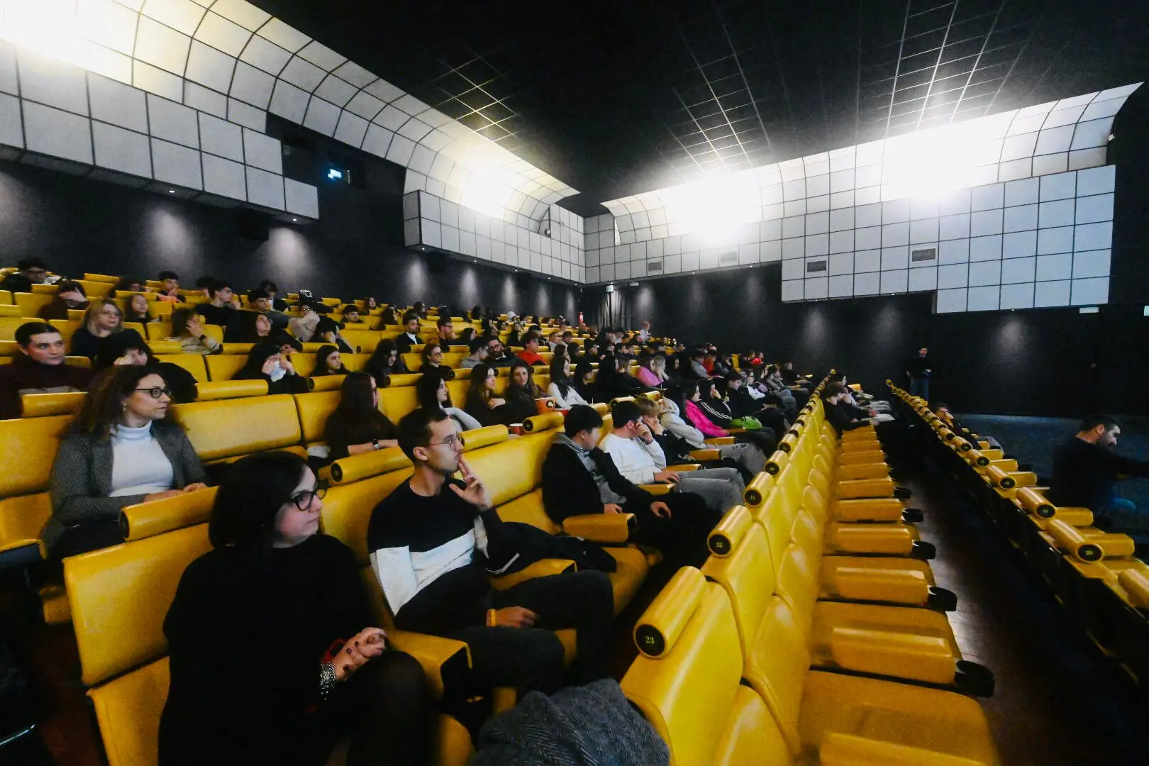 Studenti al cinema Oz per l'incontro sui diritti umani