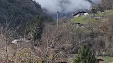 L'antenna comparsa alle spalle dell'abitato - © www.giornaledibrescia.it