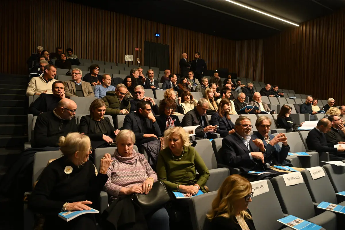 La presentazione del libro sull'Ideal Standard