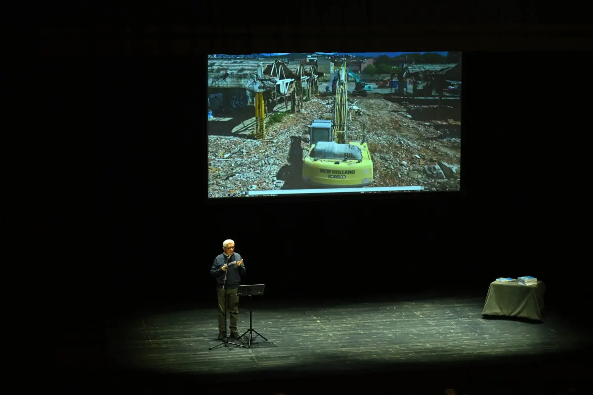 La presentazione del libro sull'Ideal Standard