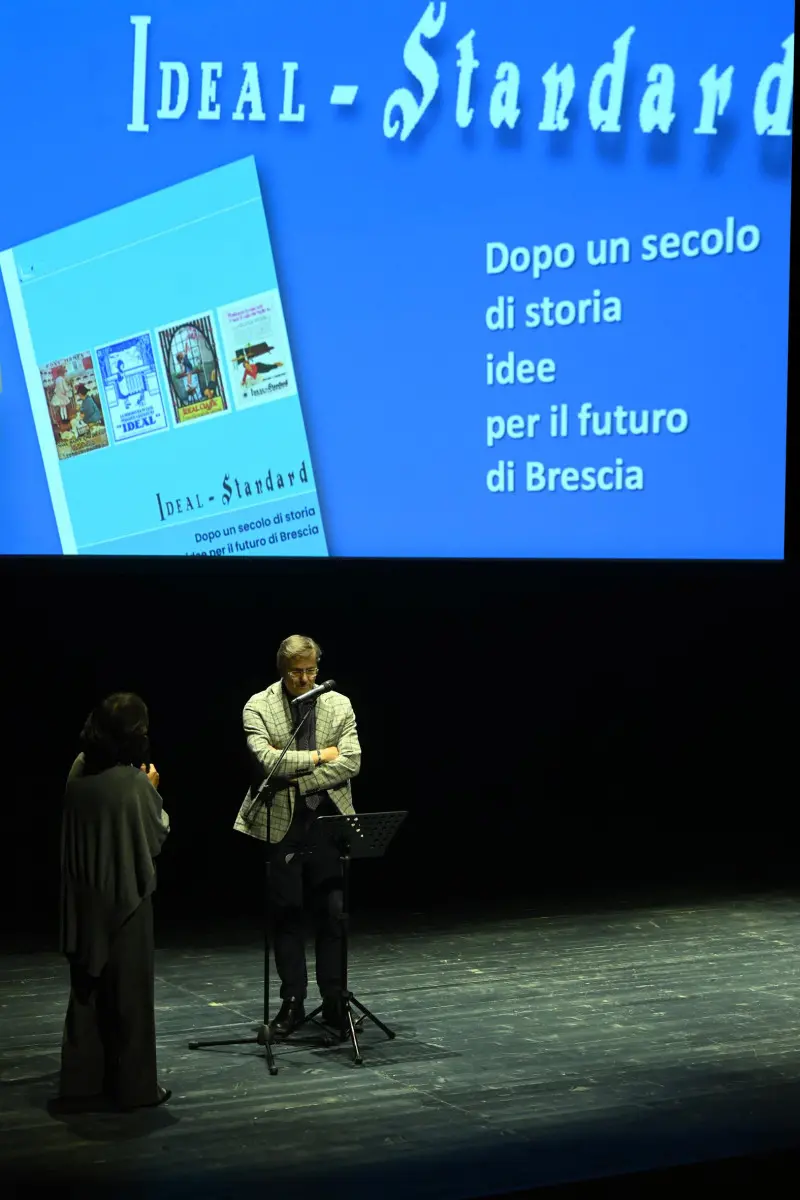 La presentazione del libro sull'Ideal Standard