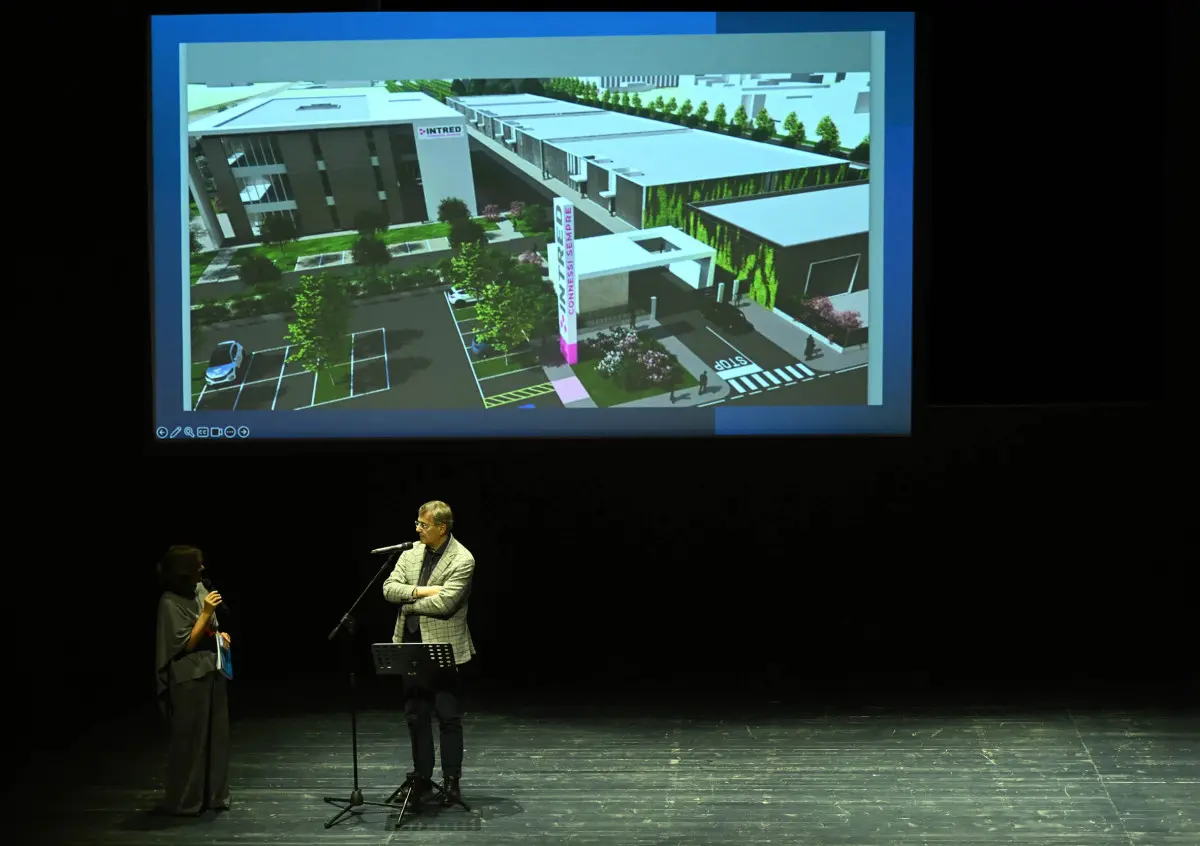 La presentazione del libro sull'Ideal Standard