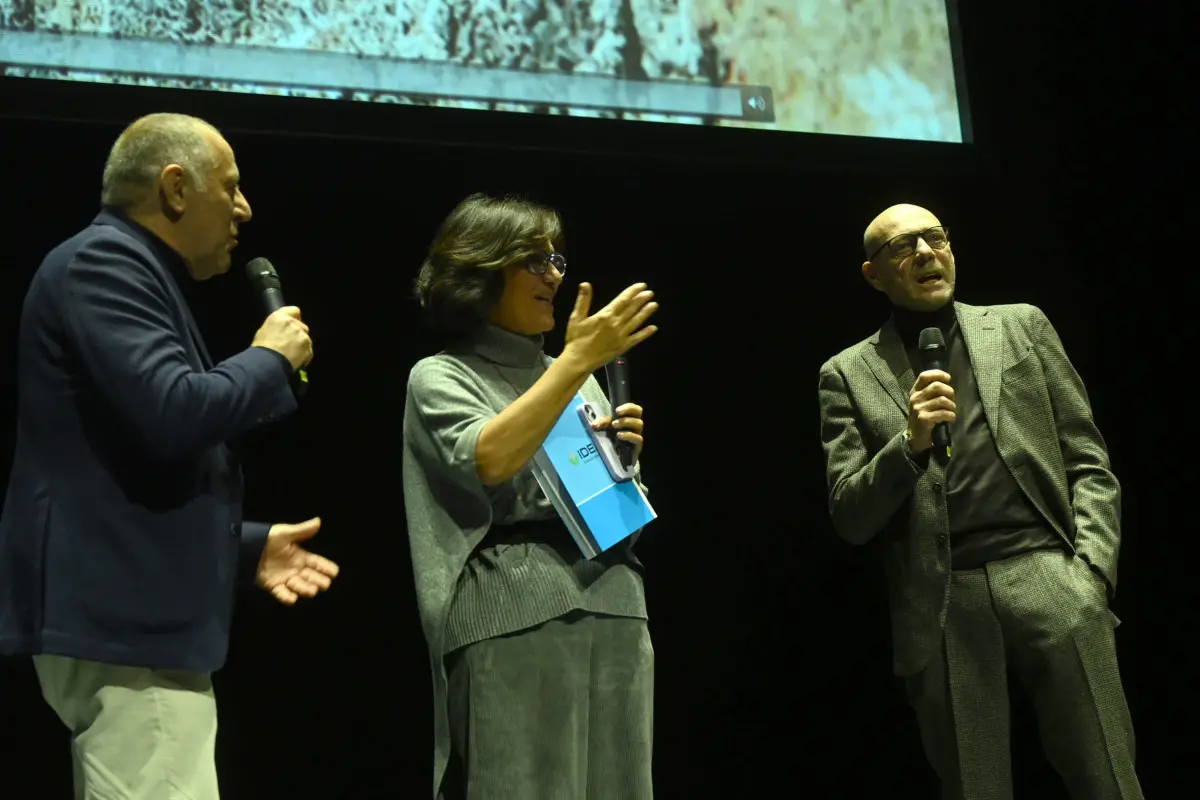 La presentazione del libro sull'Ideal Standard