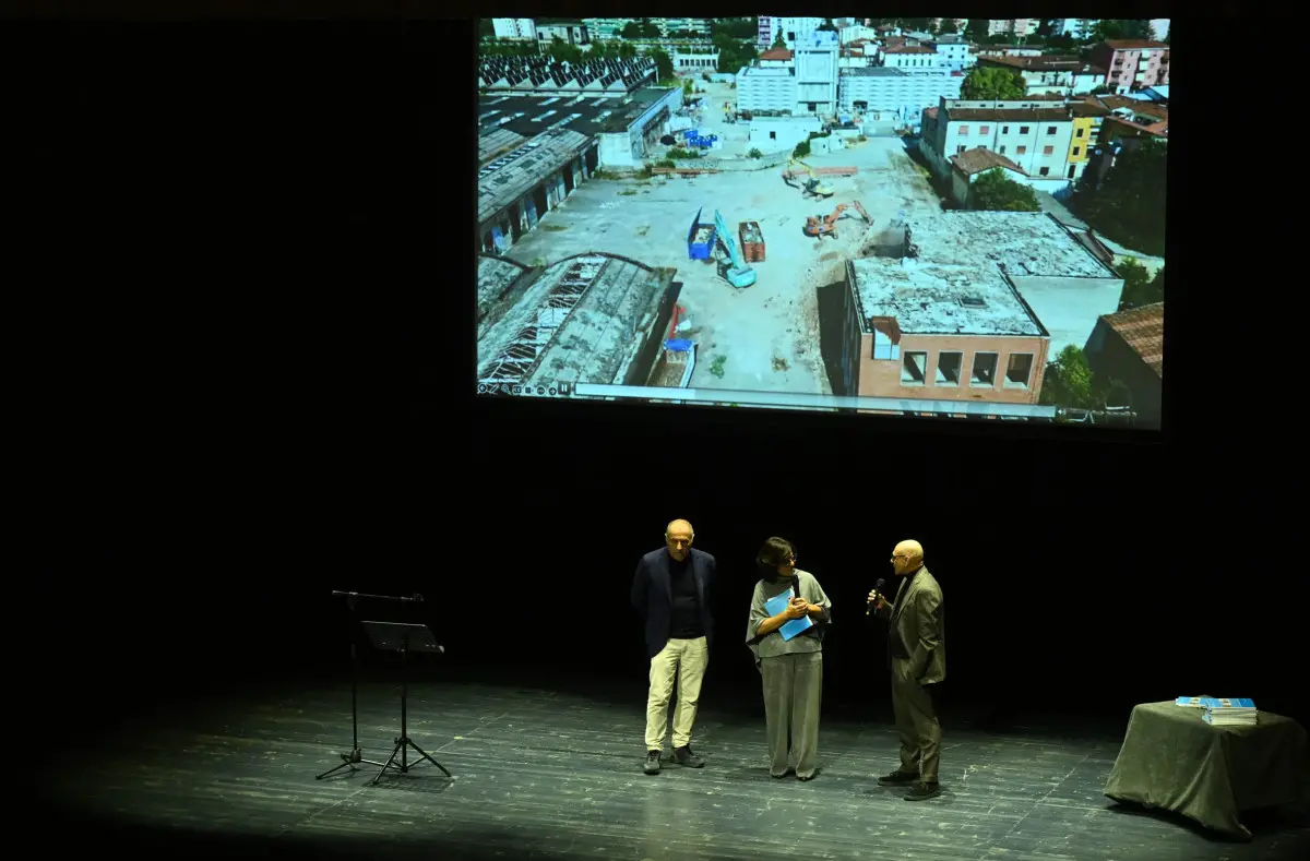 La presentazione del libro sull'Ideal Standard