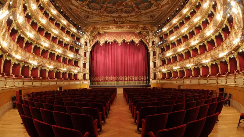 Il Teatro Grande - Foto New Reporter Favretto © www.giornaledibrescia.it