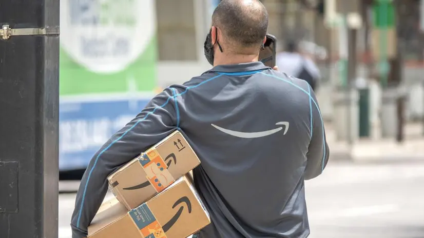 Un fattorino di Amazon - Foto Epa www.giornaledibrescia.it