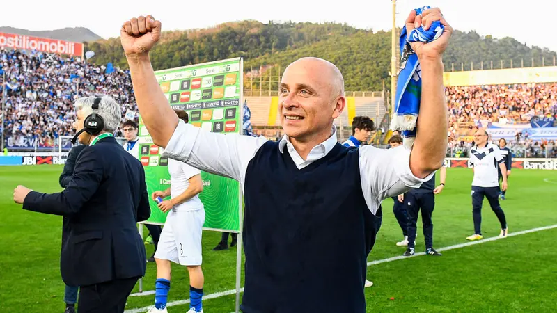 Eugenio Corini festeggia la promozione nel 2019 - Foto New Reporter Nicoli © www.giornaledibrescia.it