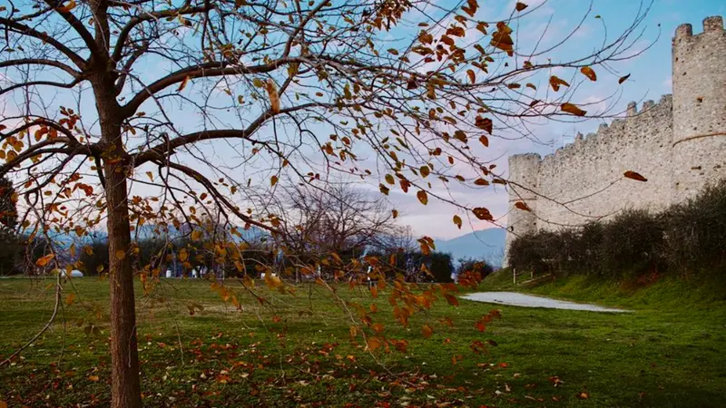 Il castello di Moniga nella stagione fredda