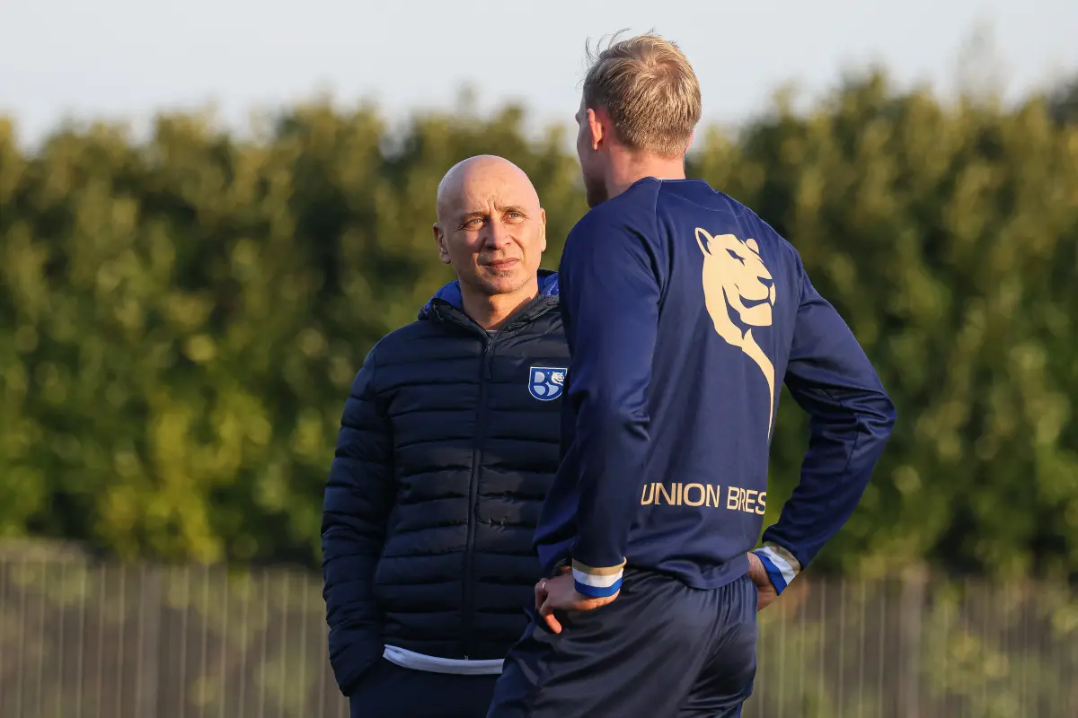Sport Calcio Salò Serie C Primo allenamento Eugenio Corini all’Union Brescia nella foto Eugenio Corini (Head coach Union Brescia) Frederik Sorensen (Union Brescia) 11/12/2025 nicoli@newreporter