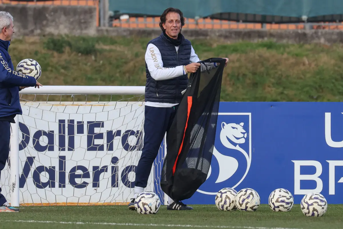 Sport Calcio Salò Serie C Primo allenamento Eugenio Corini all’Union Brescia nella foto Alessandro Vitrani (goalkeeper coach Union Brescia) 11/12/2025 nicoli@newreporter