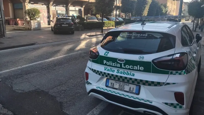 Polizia locale a lavoro - © www.giornaledibrescia.it