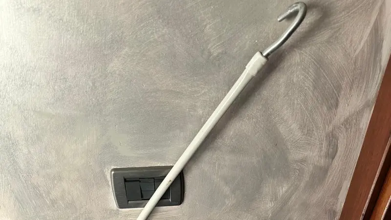 Il piede di porco utilizzato dai rapinatori - © www.giornaledibrescia.it