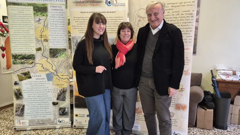 I conduttori con Marina Rossi, presidente della Pro loco - © www.giornaledibrescia.it