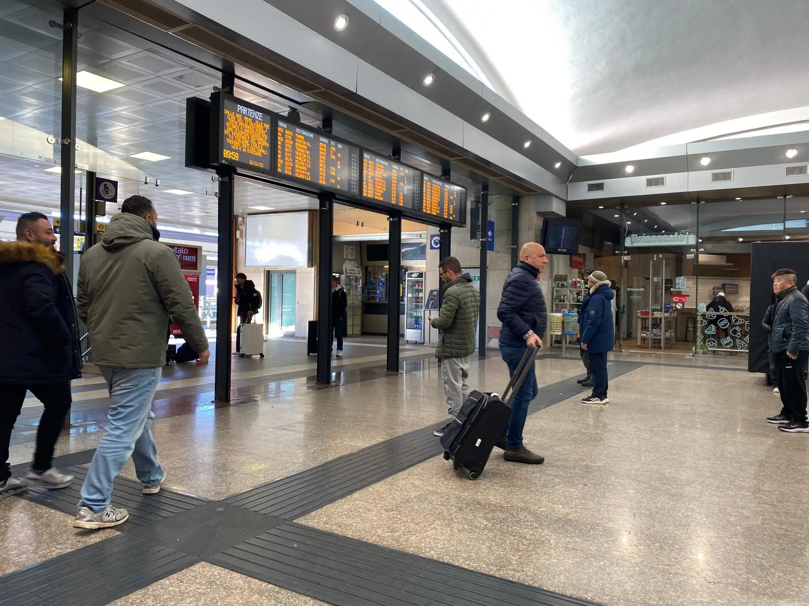 Sciopero generale: la stazione dei treni di Brescia