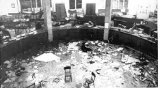 Il salone della Banca Nazionale dell'Agricoltura a Milano dopo la strage