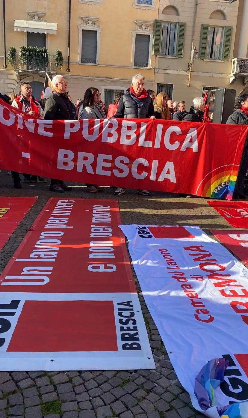 Il corteo della Cgil in piazza Paolo VI