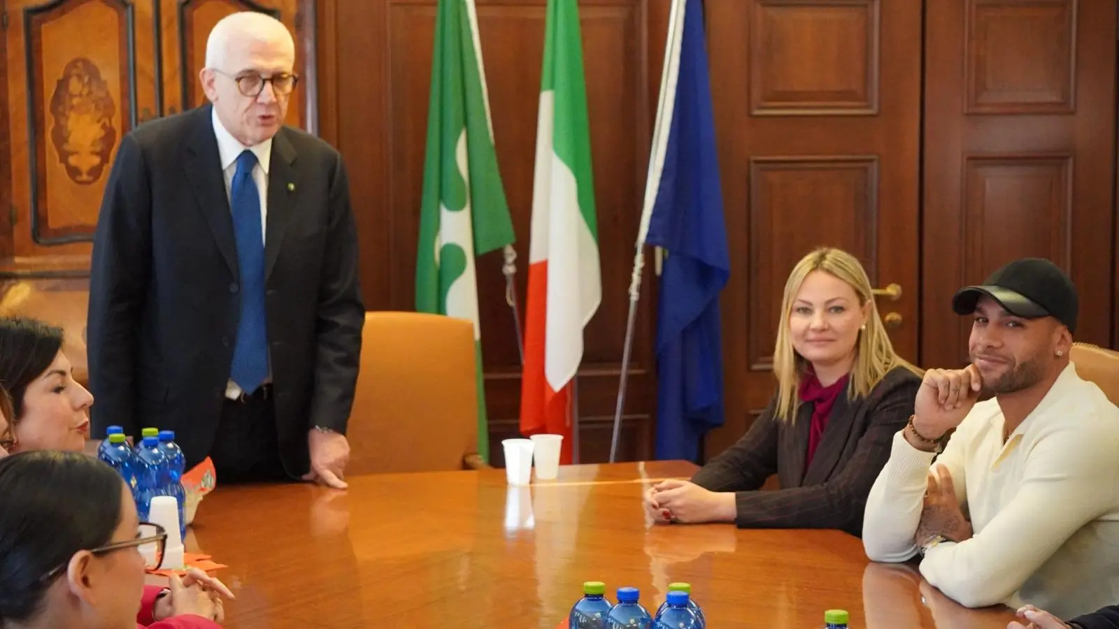 Marcell Jacobs al Civile per portare doni ai bambini ricoverati