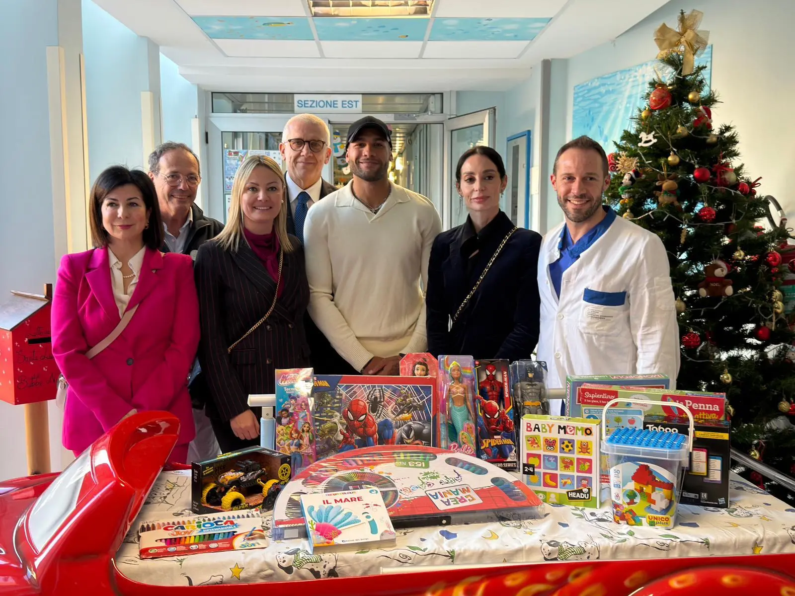 Marcell Jacobs al Civile per portare doni ai bambini ricoverati