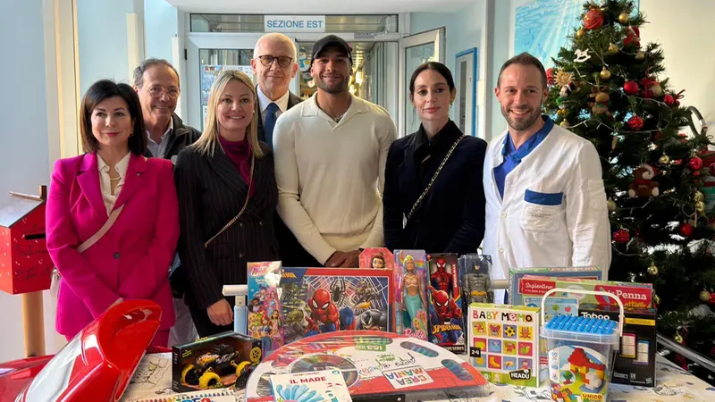 Marcell Jacobs al Civile per portare doni ai bambini ricoverati