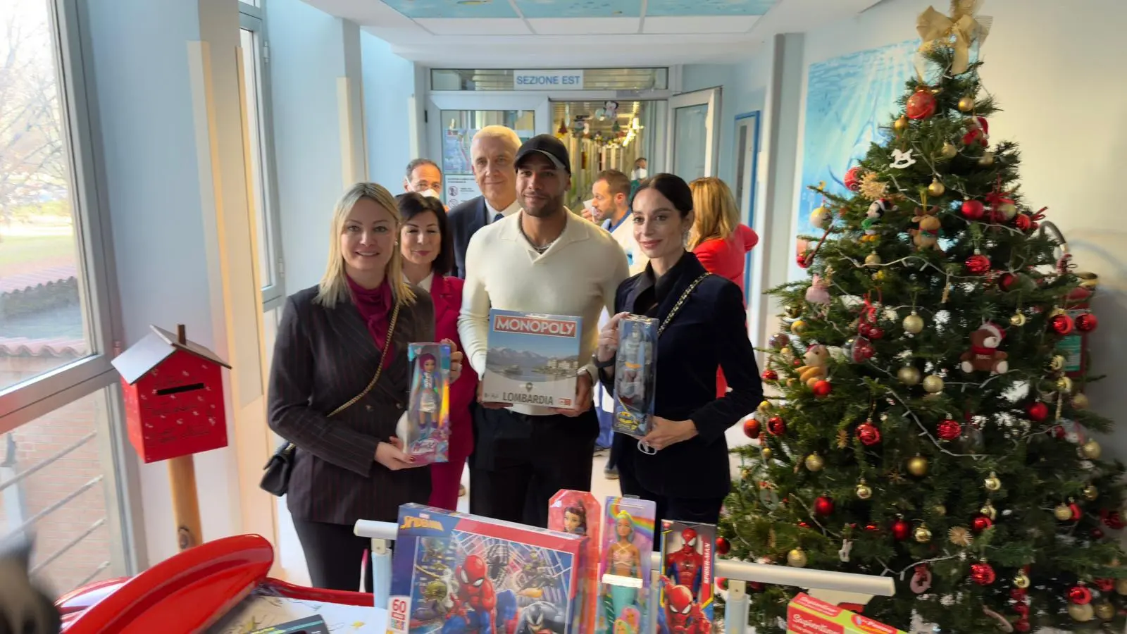 Marcell Jacobs al Civile per portare doni ai bambini ricoverati