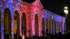 L'installazione luminosa al Mercato dei Grani