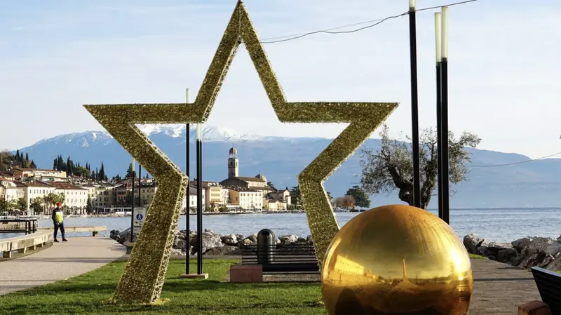 Tutto il lago si è vestito a festa per la stagione di fine anno