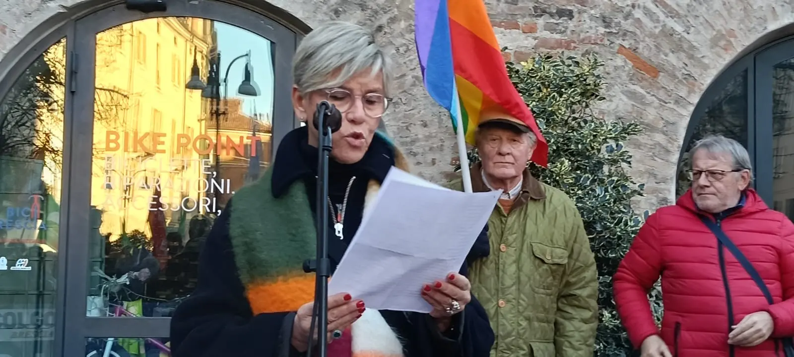 Il presidio «Io accolgo» in largo Formentone