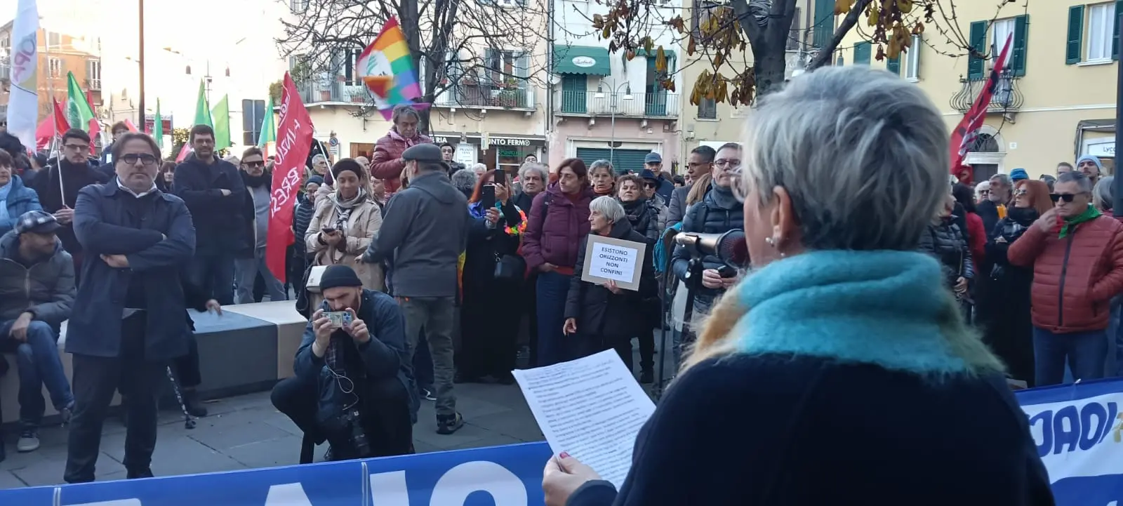 Il presidio «Io accolgo» in largo Formentone