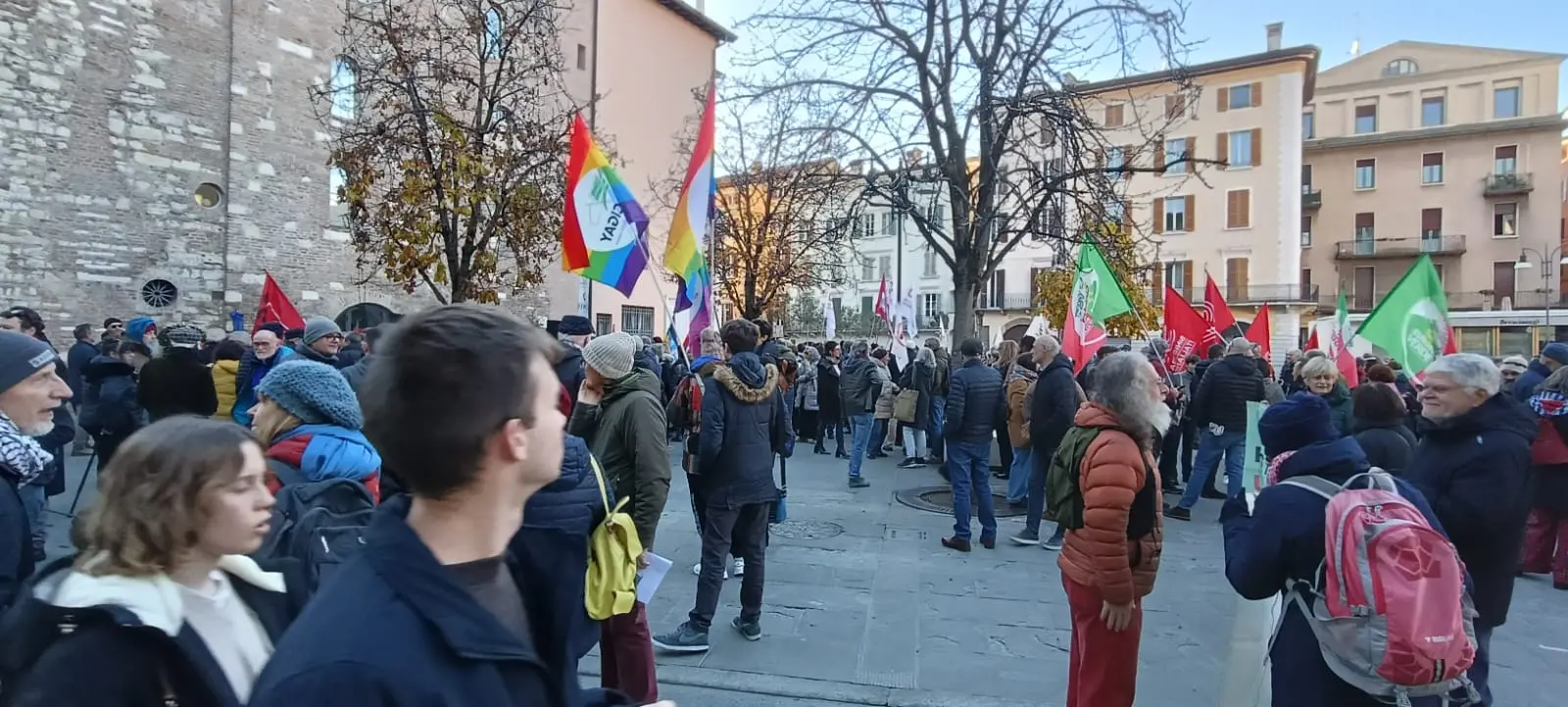 Il presidio «Io accolgo» in largo Formentone