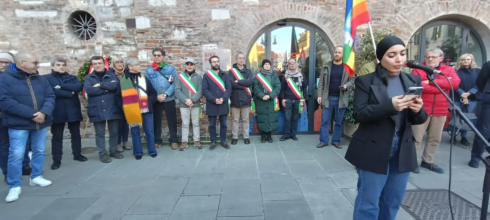 Il presidio «Io accolgo» in largo Formentone