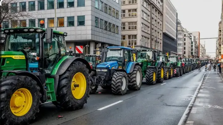 Trattori in marcia per protesta