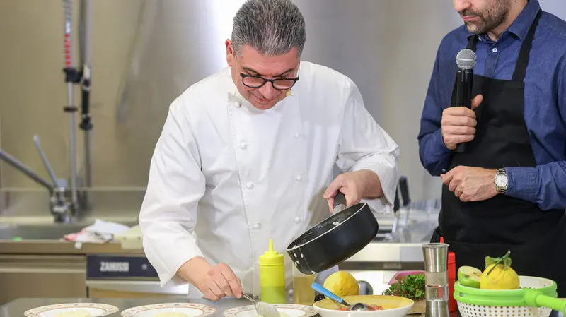 Chef Maffioli all'opera durante Chef per una notte - Foto New Reporter Favretto © www.giornaledibrescia.it