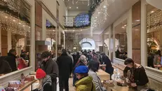 Il primo giorno della libreria Caleidoscopio - © www.giornaledibrescia.it