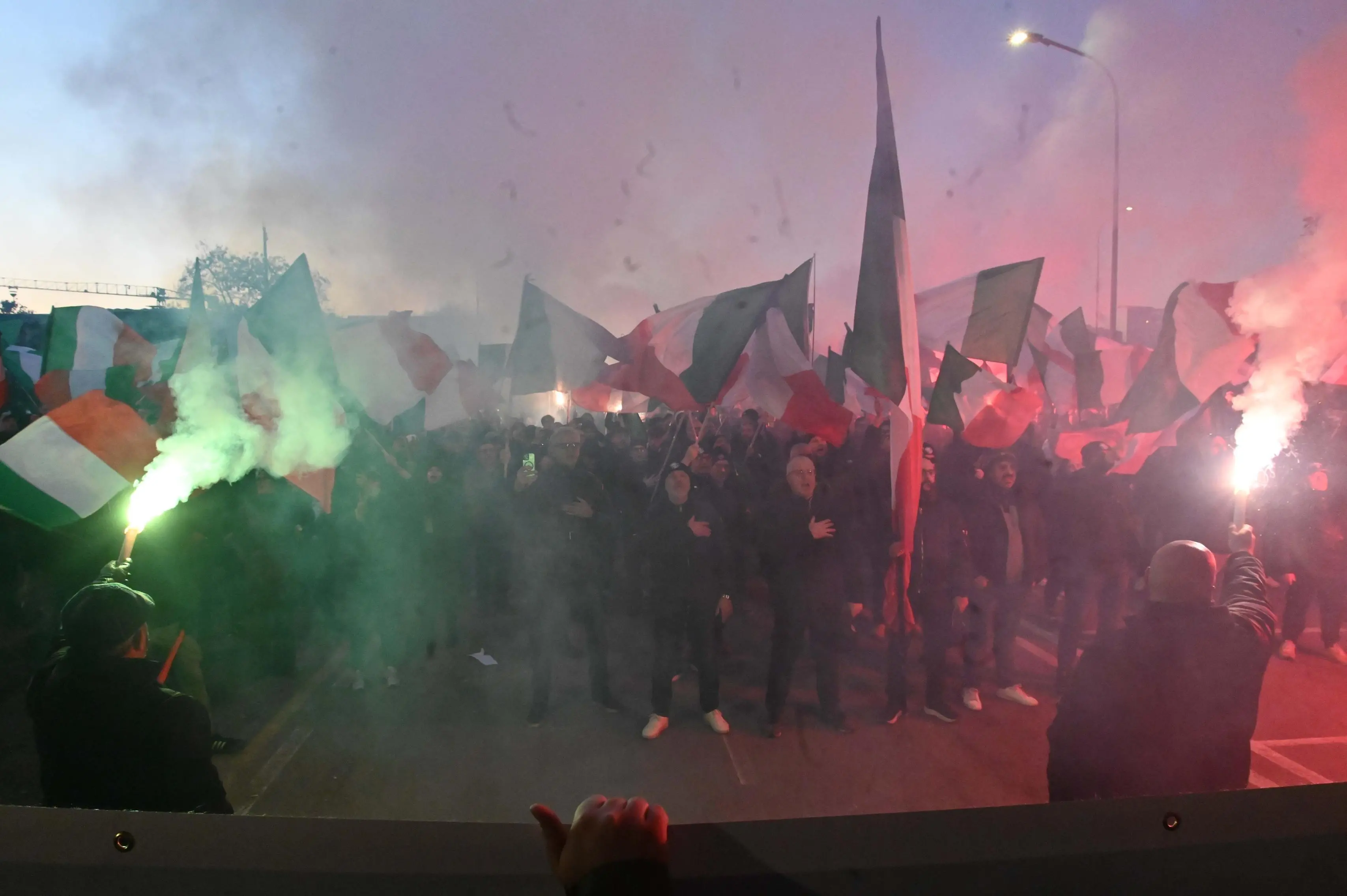 CRONACA BRESCIA VIA SARDEGNA COMIZIO COMITATO REIMIGRAZIONE REDAZIONE CRONACA 13-12-2025 GABRIELE STRADA NEW EDEN GROUP