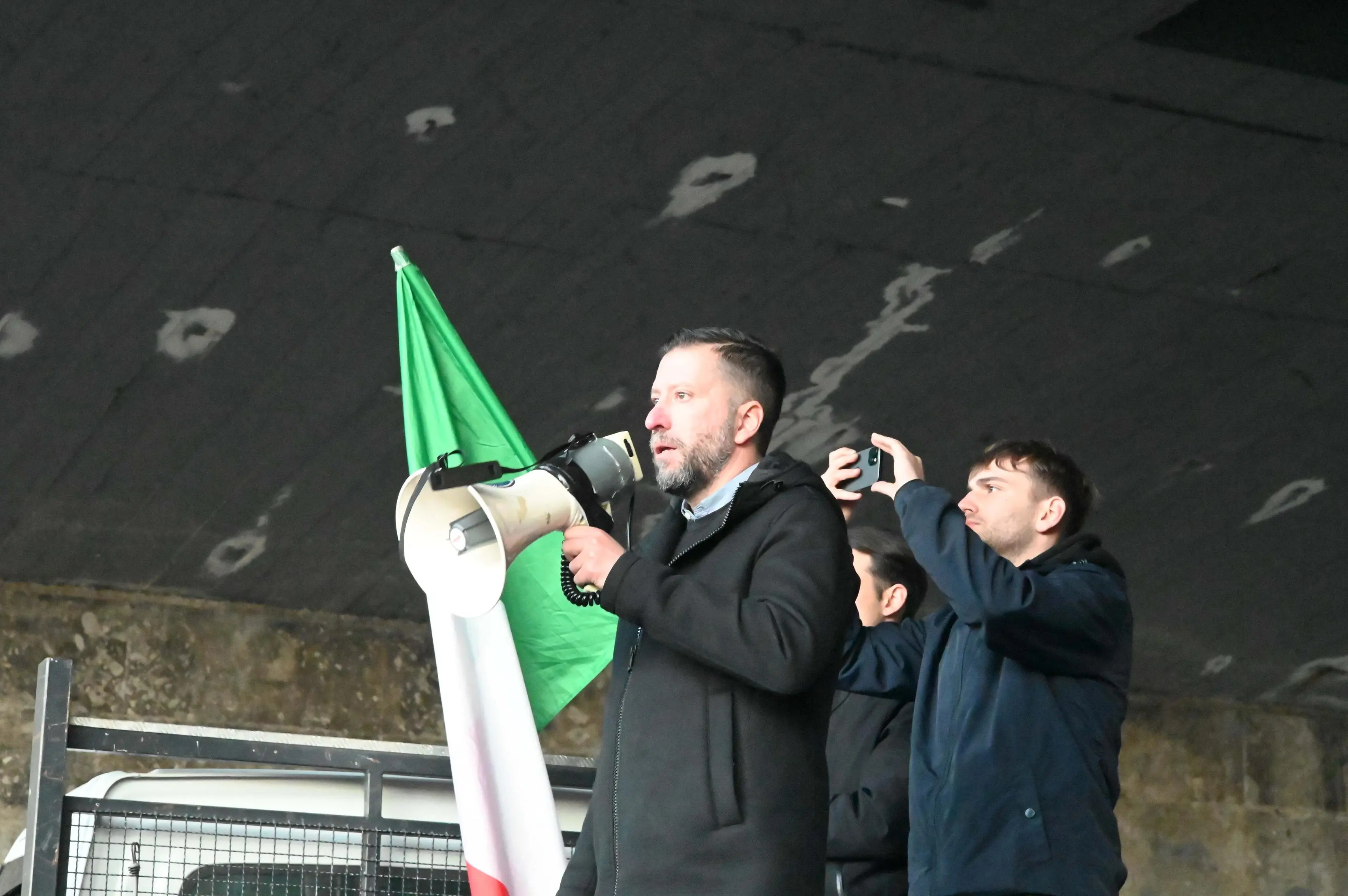 CRONACA BRESCIA VIA SARDEGNA COMIZIO COMITATO REIMIGRAZIONE REDAZIONE CRONACA 13-12-2025 GABRIELE STRADA NEW EDEN GROUP