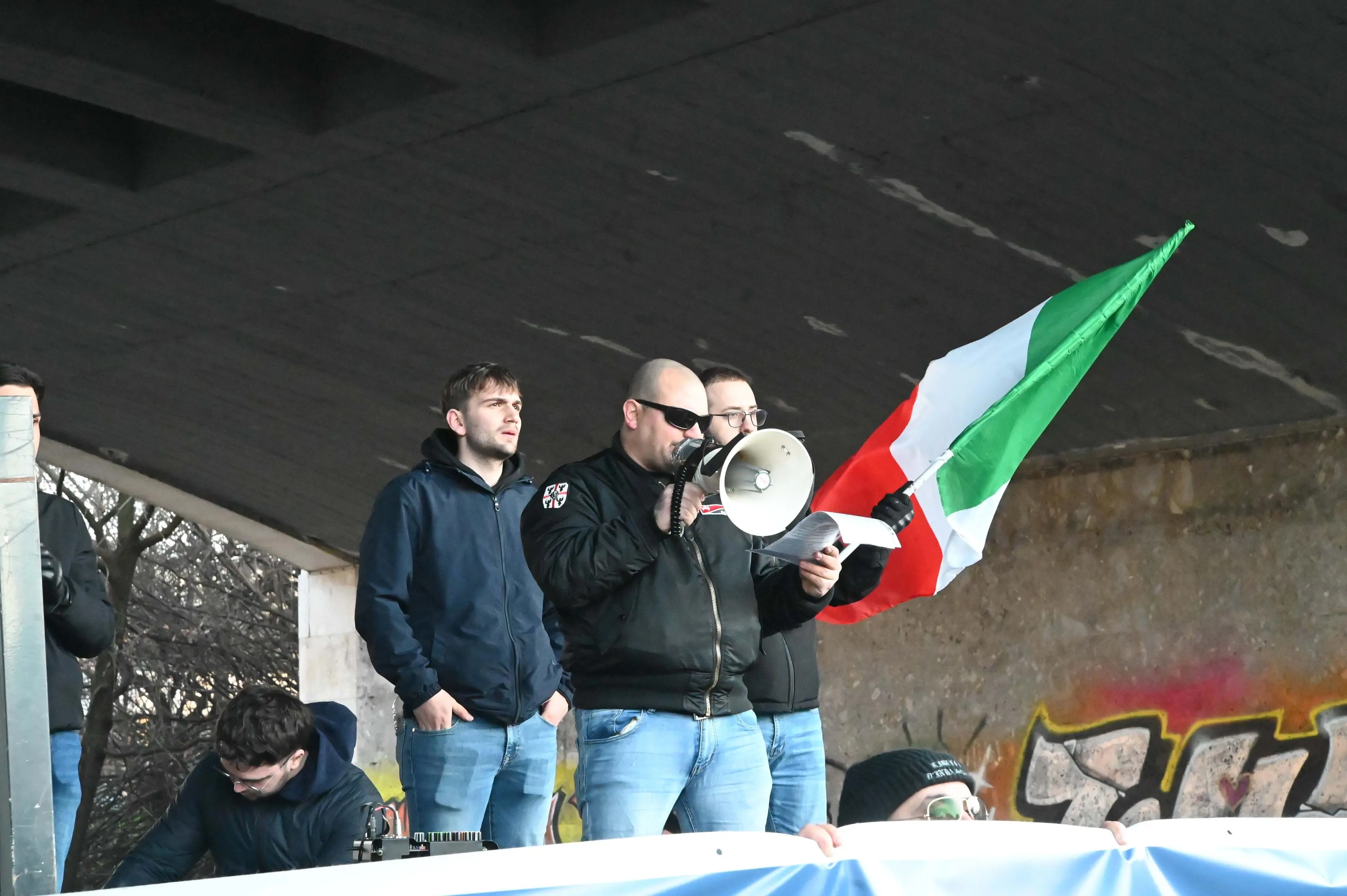 CRONACA BRESCIA VIA SARDEGNA COMIZIO COMITATO REIMIGRAZIONE REDAZIONE CRONACA 13-12-2025 GABRIELE STRADA NEW EDEN GROUP