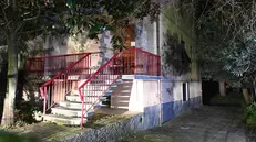 L'ingresso della casa - Foto Ansa © www.giornaledibrescia.it