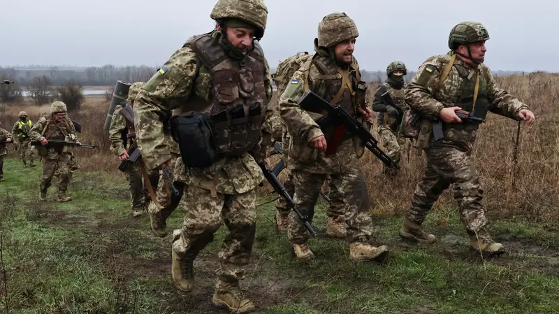 Soldati ucriaini durante un'esercitazione nella regione di Zaporizhzhia - Foto Ansa © www.giornaledibrescia.it