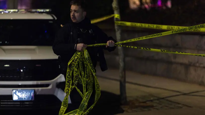 Per cercare il fuggitivo la zona è stata isolata dalla Polizia - Foto Ansa © www.giornaledibrescia.it