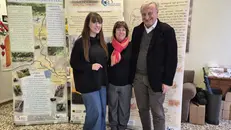 I conduttori con Marina Rossi, presidente della Pro loco - © www.giornaledibrescia.it