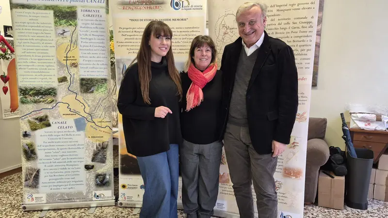 I conduttori con Marina Rossi, presidente della Pro loco - © www.giornaledibrescia.it